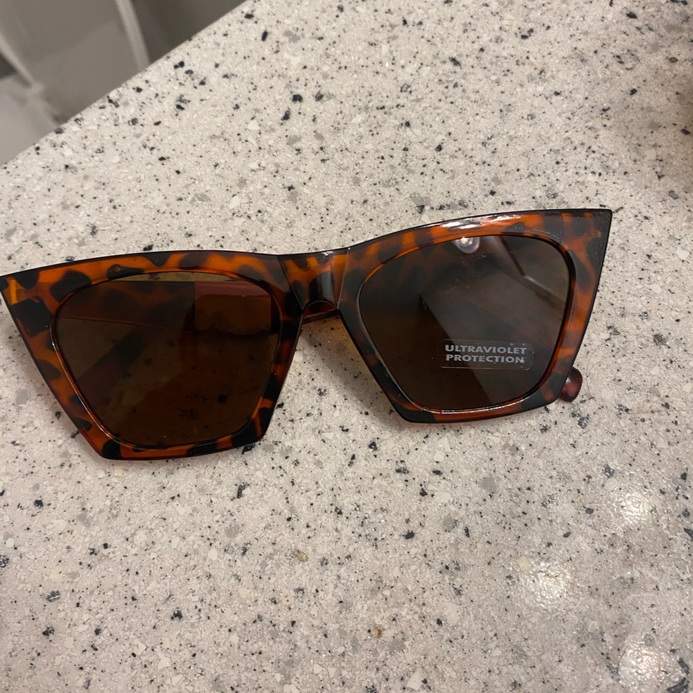 Squared cat eye sunglasses